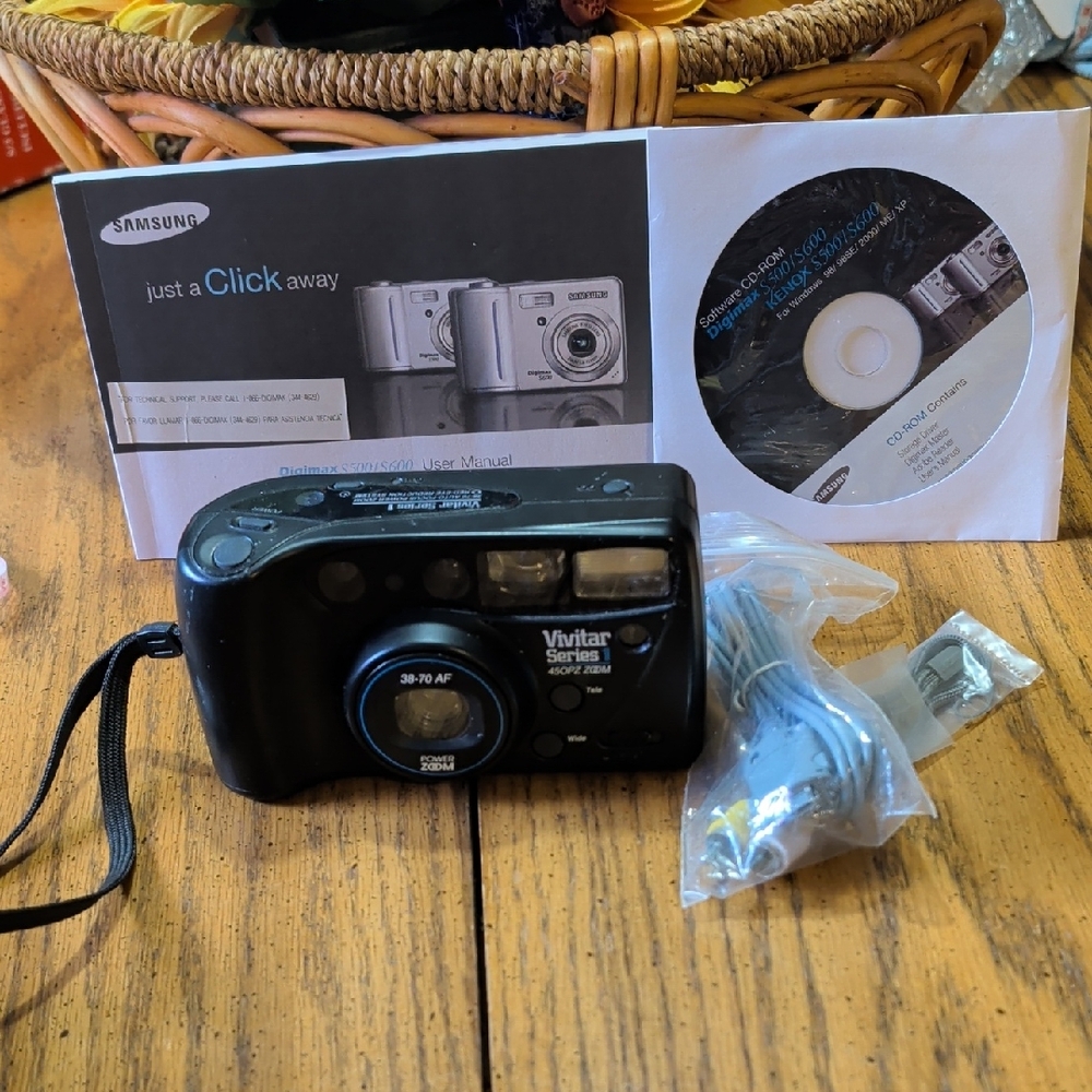Samsung Vivitar Series 450PZ ZOOM Black Digital Camera, Original Box